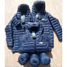 Model jaket sangat banyak sekali, salah satu model jaket yang sedang di gemari saat ini adalah jaket bulu. Harga Jaket Bulu Angsa Terbaik Camping Hiking Olahraga Outdoor Agustus 2021 Shopee Indonesia