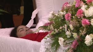 Pin By Lottissa Kennedy On Funeral In 2020 Funeral Aretha Franklin Casket