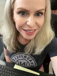 Sarah Coggins's Instagram, Twitter & Facebook