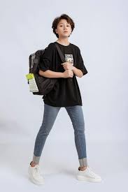 Sau nhiều biến cố, cuối cùng, 3 cô con gái đều nhận ra hạnh phúc lớn nhất mà họ có được chính là một người bố luôn sẵn sàng bao bọc và nói về nhà đi con bất cứ khi nào họ cần một mái ấm… Báº£o Han Dá»«ng Ä'ong Phim 2 NÄƒm Háº­u Phim Vá» Nha Ä'i Con