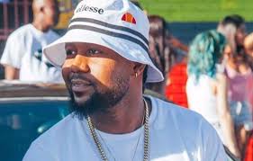 Cassper nyovest funny moments cassper nyovest rich lifestyle 2020 cassper nyovest & carpo eating magwinya with drink o'pop cassper nyovest. I M Broke I Can T Bless Women Says Cassper Nyovest