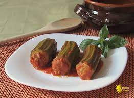 Le zucchine ripiene di carne sono un secondo piatto leggero ed equilibrato, adatto ad ogni stagione. Zucchine Ripiene Di Carne Al Pomodoro
