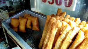 Tahu bolang baling atau odading ga? Begini Cara Buat Cakwe Dan Kue Bantal Jakarta Street Food Gang Gloria Glodok Youtube