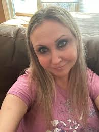 Can someone photoshop two pictures together?