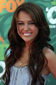 Miley suggests a great idea with twists that separate longer hair on top and, of course, miley cyrus couldn't pass by the sexy, lush blonde curls of marilyn monroe. Miley Cyrus Long Wavy Hair Style Beauty Epic