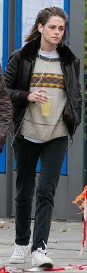 Kristen Stewart Characteristically Downcast On Personal Shopper Set Kristen Stewart Style Kristen Kristen Stewart