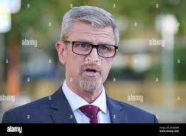 Jonathan Franks's Instagram, Twitter & Facebook