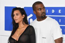 Kim kardashian west's best boss moments. Kanye West Autsch Er Loscht Kim Und Die Kardashians Bei Twitter Gala De