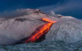 In questa occasione, vista la direzione del vento, i lapilli sono caduti a fornazzo e giarre. Etna Un Deserto Vulcanico Visto Dal Cielo
