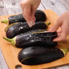 The skin is entirely edible, though with. Cookist Wow Eggplant What A Passion 10 Creative And Original Recipes To Make Amazing Eggplants Facebook