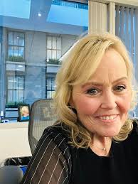 New Haircut Experience for Women Over 50