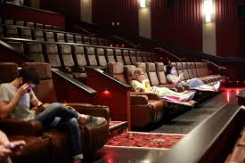 Ven a vivir la experiencia #cinehoyts 🎬. Estos Son Los Cines Abiertos En Santiago Y Su Cartelera De Peliculas