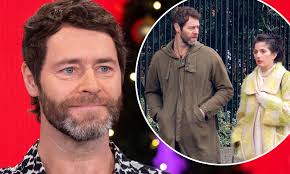 Howard paul donald (born 28 april 1968) is an english singer, songwriter, drummer, pianist, dancer and record producer. Take That S Howard Donald Admits He S Very Open Minded When It Comes To Sexuality Daily Mail Online