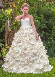Maybe you would like to learn more about one of these? Brautkleid Aus Toilettenpapier Liebe Braute Macht Das Mal Nach Cosmopolitan