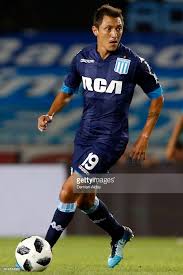 Jugadores, dirigentes y empleados del club armaron un video para agradecerle al (ex) entrenador su paso por el. Neri Cardozo Of Racing Club Drives The Ball During A Match Between Racing Club And Huracan As Part Of Superliga Argentina 2017 18 At Club Racing Sports Jersey