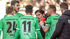 Latest hannover 96 news from goal.com, including transfer updates, rumours, results, scores and player interviews. Teamcheck Hannover 96 Vor Der Zweitliga Restrunde Ndr De Sport Fussball
