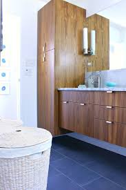 A Mid Century Modern Inspired Bathroom Renovation Before After Dans Le Lakehouse Bathroom Inspiration Modern Small Bathroom Remodel Designs Bathroom Remodel Designs