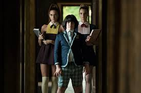 Po tom, čo ho v roku 2007 objavil manažér prostredníctvom videí na youtube, podpísal zmluvu s vydavateľstvom rbmg records a vydal svoje debutové ep s názvom my world (2009). Zoolander No 2 2016 Recenze Galerie Videa A Clanky