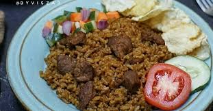 Minyak samin, daging kambing yg empuk dan acar sayuran yang segar adalah ciri khas ngk kebon sirih yg authentic. Lezatnya Nasi Goreng Kambing Aromanya Wangi Bikin Ketagihan Bagian 1