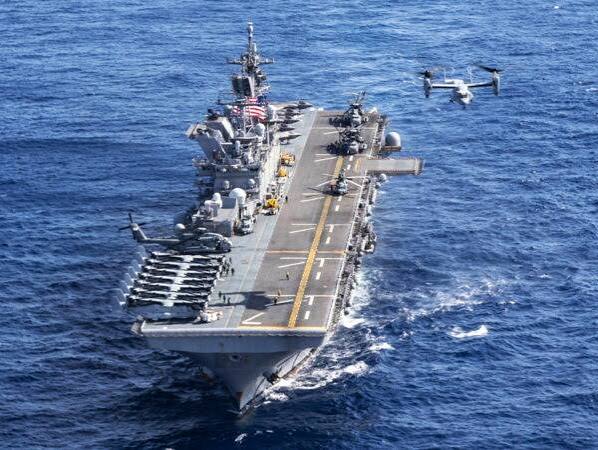 佐世保の「空母みたいな巨艦」米海軍の最新艦に！ ただ交代しても “全部同じじゃないですか!!” 案件か | 乗りものニュース