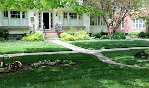 Landscaping Tips With 10 Rules Every Homeowner Should Follow When Landscaping Whether You Hav Front Yard Landscaping Lawn Alternatives Garden Landscape Design