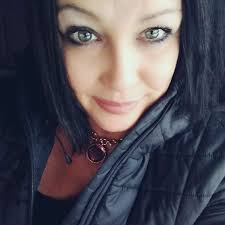 Christina Amell's Instagram, Twitter & Facebook