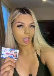 Courtney Ratcliffe's Instagram, Twitter & Facebook