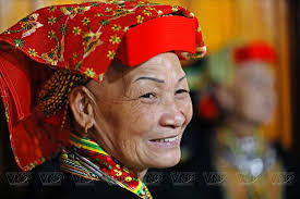 Độc đáo trang phục người Dao Lô Gang