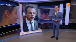 Ruim aandacht vandaag in de dagbladen voor de gebeurtenis van gisteravond bij de nos, waar de telegraaf kopt groot 'journaal gekaapt', maar schrijft vooral dat het zich zorgen maakt over de nrc.next kiest voor een foto van het beeld dat donderdag vanaf 20.00 uur geruime tijd te zien was. Weblog Zwartboek Nos Journaal 10e Vangst Arnold Karskens Journalist Van Het Volk