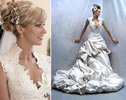 Tbt Candice Crawford Wife If Tony Romo Wearing St Pucchi For Her Wedding She Looked Stu Celebrity Wedding Dresses Celebrity Weddings Wedding Dresses Unique