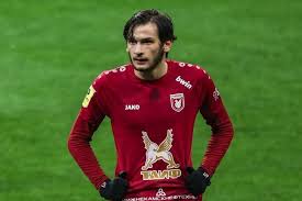 Having turned 12, khvicha joined the youth academy of dinamo tbilisi — a club in georgia where badri kvaratskhelia, khvicha's father, had previously plied his trade. Minuto Ruso On Twitter Khvicha Kvaratskhelia Saldra Del Rubin Kazan Este Verano Su Padre Badri Kvaratskhelia Ha Informado A Sportall Que Su Hijo No Continuara En Rusia Descansara Y