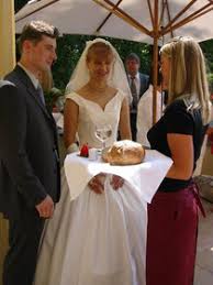 Ihr wisst nicht, wie ihr die lieben glückwünsche zur hochzeit in worte fasst? Brot Salz Und Wasser Schnucki Schnuckis Jimdo Page