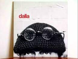 Vola e balla sul cuore malato illuso, sconfitto, poi abbandonato, senza amore dell'uomo che confonde la luna con il sole senza avere coltelli in mano. Lucio Dalla Balla Ballerino Youtube