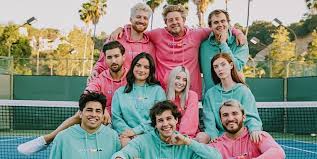 How old are the members of the vlog squad? Who Is In David Dobrik S Vlog Squad David Dobrik S Friends
