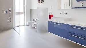 Gli ultimi trend nell'interior indicano il colore come grande protagonista di ogni ambiente della casa, infrangendo anche il tabù della stanza da bagno: Come Realizzare Un Bagno Senza Piastrelle Ideal Work