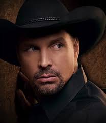 MusicRowLife: Garth Brooks, Kelly Clarkson