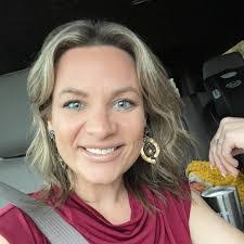 Sandy Castleberry's Instagram, Twitter & Facebook