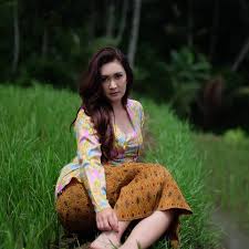 Gadis kerudung merah | thai, asian. 7 Potret Nafa Urbach Pakai Kebaya Cantik Bak Gadis Desa Kapanlagi Com