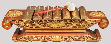 The Saron Is A Musical Instrument Of Indonesia Which Is Used In The Gamelan It Normally Has Seven Bronze Bars Placed On Top Musik Musik Tradisional Indonesia