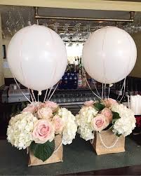 Originales y frescos, con globos y al hay centros de mesa que lucen elegantes y son muy fáciles de hacer vos mismo. Pin De Yamii Barrionuevo En Wedding Doable Adornos Para Bautizo De Nina Centro De Mesa Con Globos Centro De Mesa Bautizo