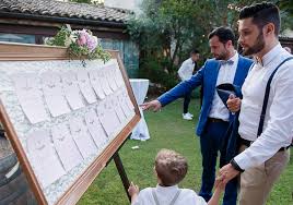 Le plan de table, ou l'art de placer ses convives lors de la réception de mariage, suivez tous nos conseils, et utilisez notre outil pour réaliser votre plan de table en ligne. Plan De Table