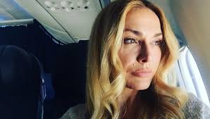 Ее фильмография насчитывает 74 киноработы. Olga Sumskaya Otkrovenno Podelilas Semejnoj Dramoj Kogda Zakonchitsya Etot Uzhas Odna Minuta