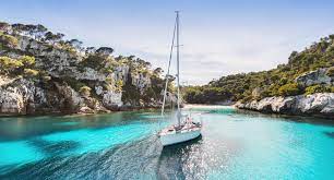 Ibiza is a spanish island in the mediterranean sea off the eastern coast of spain. Ibiza Reiseziele Tap Air Portugal