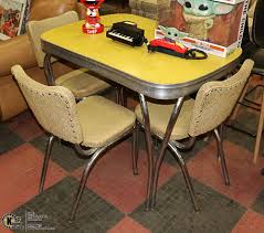 Ready to make your kitchen or diner stand out and wow your guests? Chrome 1950 S Kitchen Table 4 Chairs