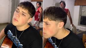 Padre e hijo emocionaron a más de 6 millones de personas con una  interpretación memorable de una canción