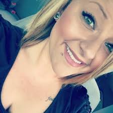 Danielle Darnell (@danidee1121)