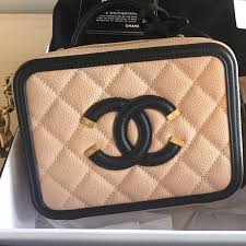 We guarantee this is an authentic chanel caviar quilted medium cc filigree vanity case light beige or 100. Chanel Bags Chanel Caviar Quilted Small Cc Vanity Case Poshmark