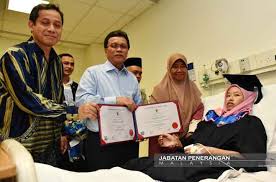 Ijazah sarjana muda kerja sosial ukm. Fatma Faisal Menerima Skrol Ijazah Sarjana Muda Daripada Ketua Menteri Utusan Borneo Online