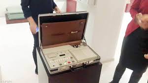 لكن ترامب سيصطحب معه الحقيبة النووية حين يغادر واشنطن، صباح الأربعاء، يوم تنصيب الرئيس المنتخب جو بايدن رئيسا للولايات المتحدة الأميركية، مما يعني أنه ستكون هناك. Ù‚Ù†Ø§Ø© ØªÙ„ÙØ²ÙŠÙˆÙ†ÙŠØ© ØªÙƒØ´Ù Ø³Ø± Ø§Ù„Ø­Ù‚ÙŠØ¨Ø© Ø§Ù„Ø£Ø®Ø·Ø± ÙÙŠ Ø§Ù„Ø¹Ø§Ù„Ù… Ø£Ø®Ø¨Ø§Ø± Ø§Ù„Ø³Ø¹ÙˆØ¯ÙŠØ© ØµØ­ÙŠÙØ© Ø¹ÙƒØ§Ø¸