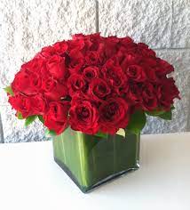 Cut the stems at an angle about an inch from the bottom using garden shears. Modern 100 Roses In An 8 Square Glass Vase In Miami Beach Fl Miami Beach Flowers
